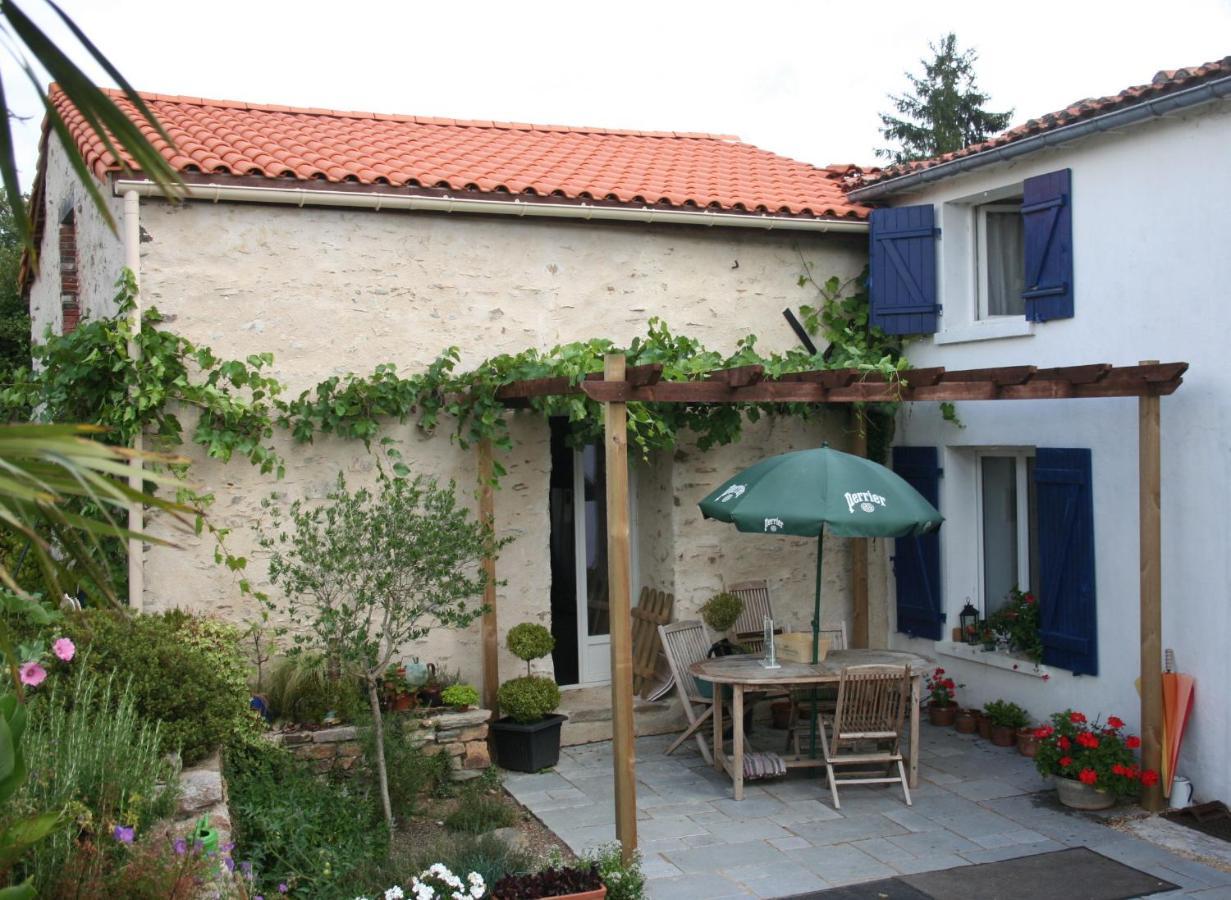 Les Cerisiere Bed and Breakfast Cheffois Eksteriør billede