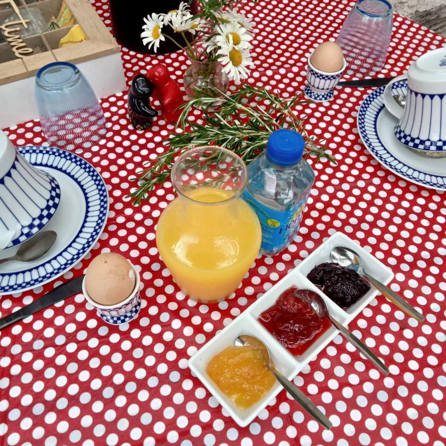 Les Cerisiere Bed and Breakfast Cheffois Eksteriør billede